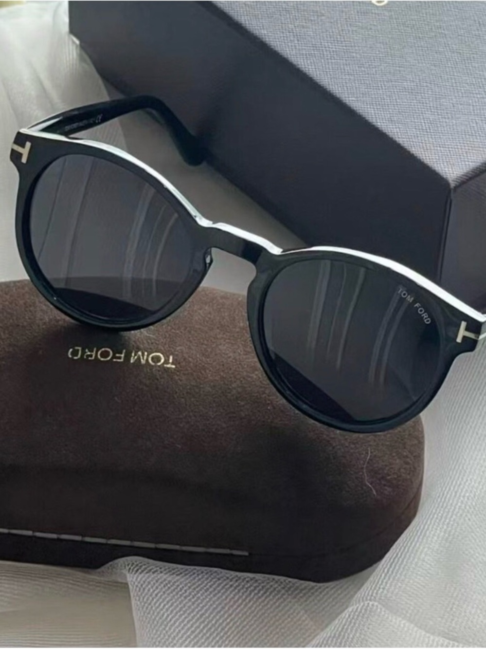 NWOT Tom Ford Black Round Unisex Sunglasses with Silver Accents
